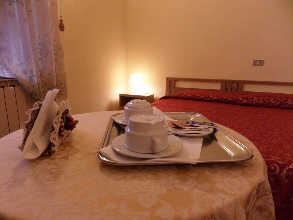 Hotel Delizia Genovese Montecatini Terme Room photo